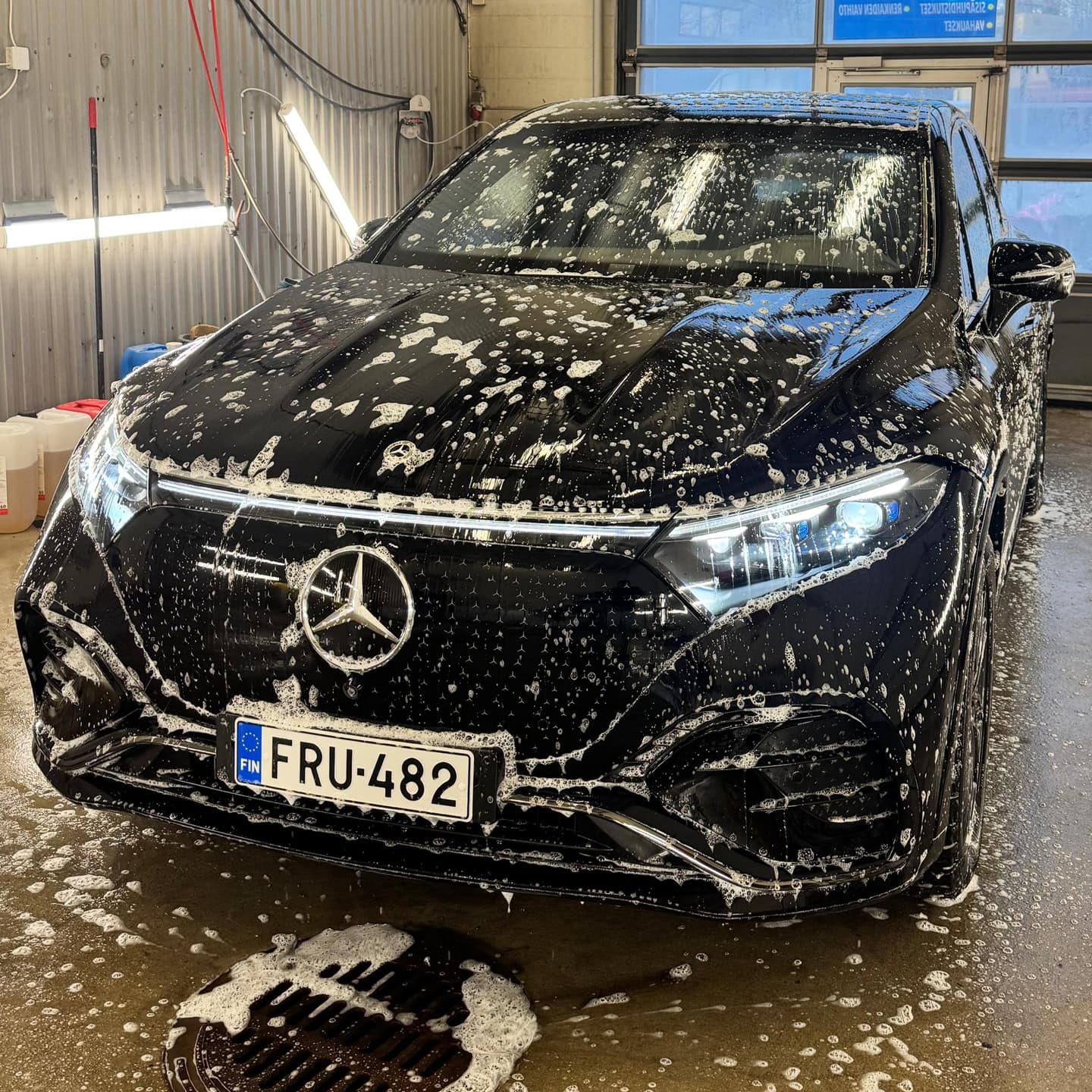 Mercedes vaahdon alla ennen käsinpesua